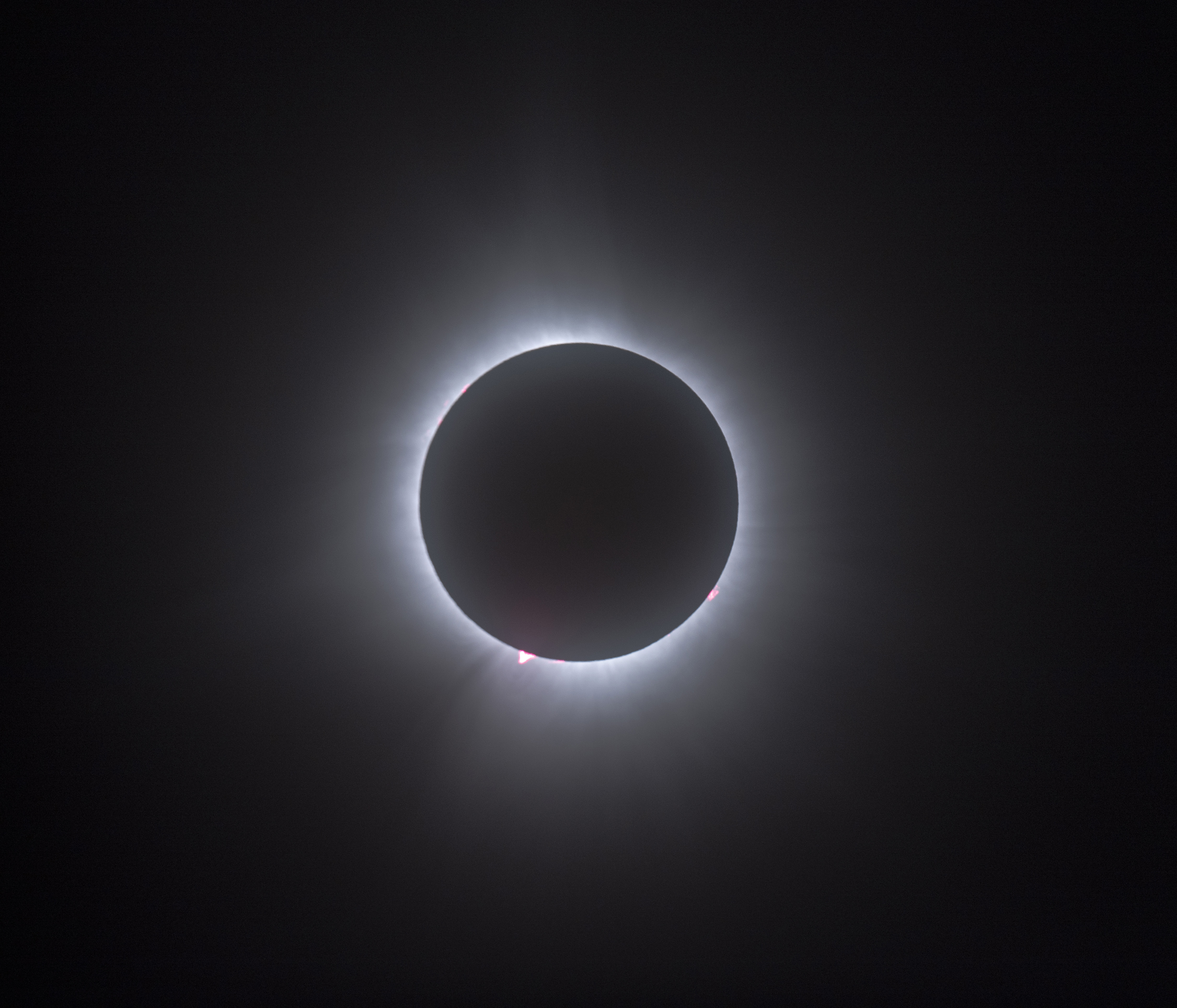 Total Eclipse. Credit: Andreas Dill & Sævar Helgi Bragason for eclipse2026.is & Icelandatnight.is