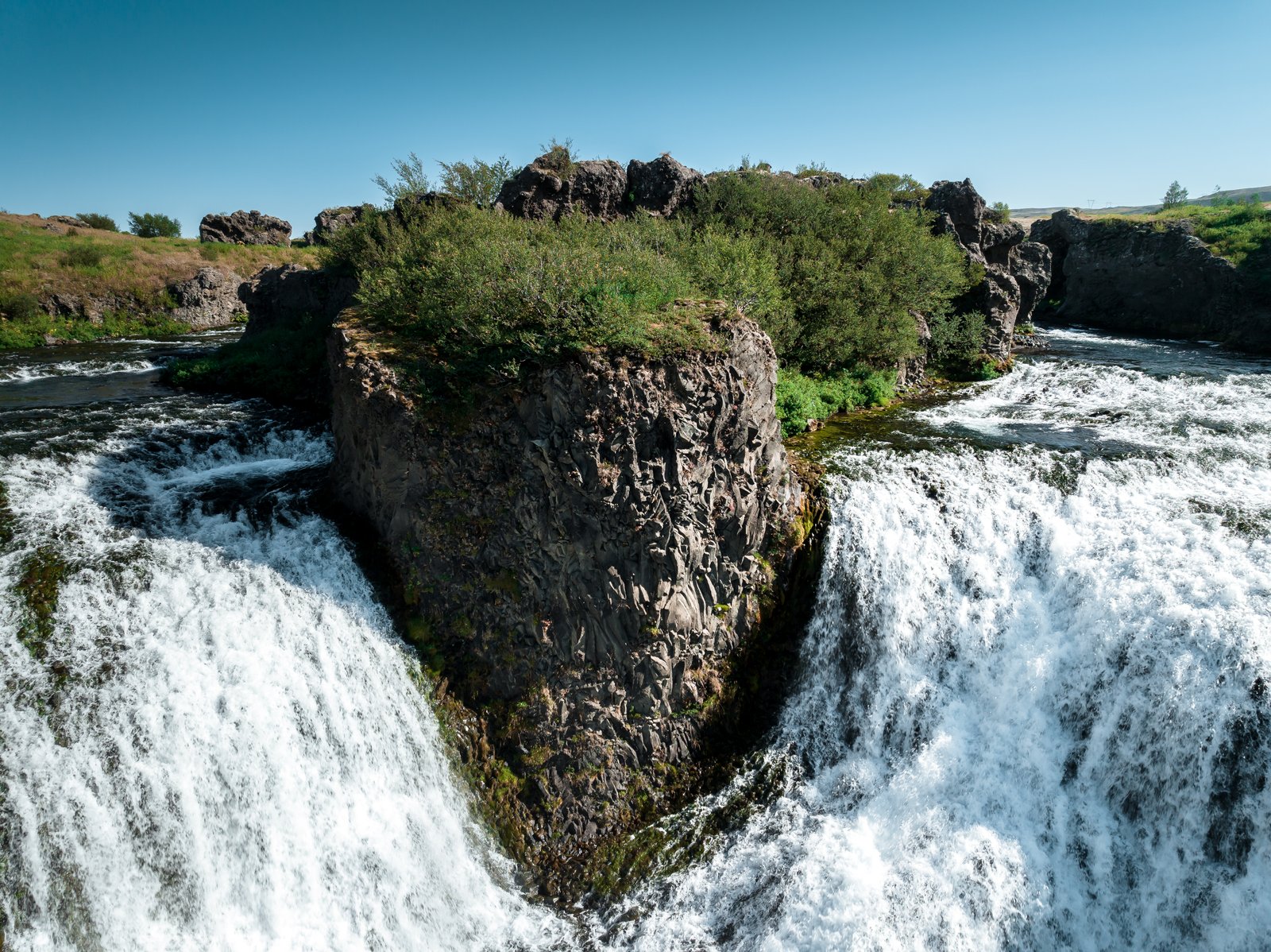 Hjálparfoss í návígi. Mynd eftir Þráinn Kolbeinsson