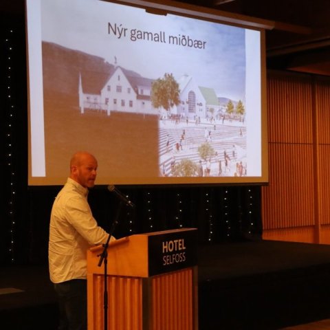 Vignir segir frá Miðbæ Selfoss