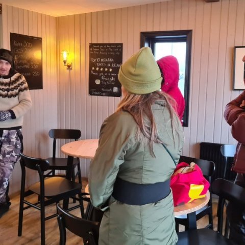 Hellaskoðun með Caves of Hella