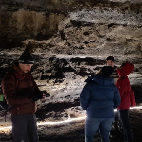 Hellaskoðun með Caves of Hella