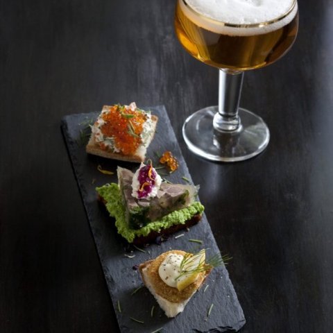 mataraudur-steiktir-hrutspungar-lambatungur-i-hlaupi