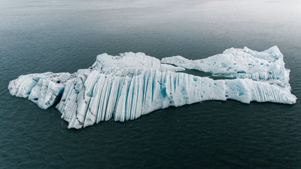 Ísjaki á Jökulsárlóni