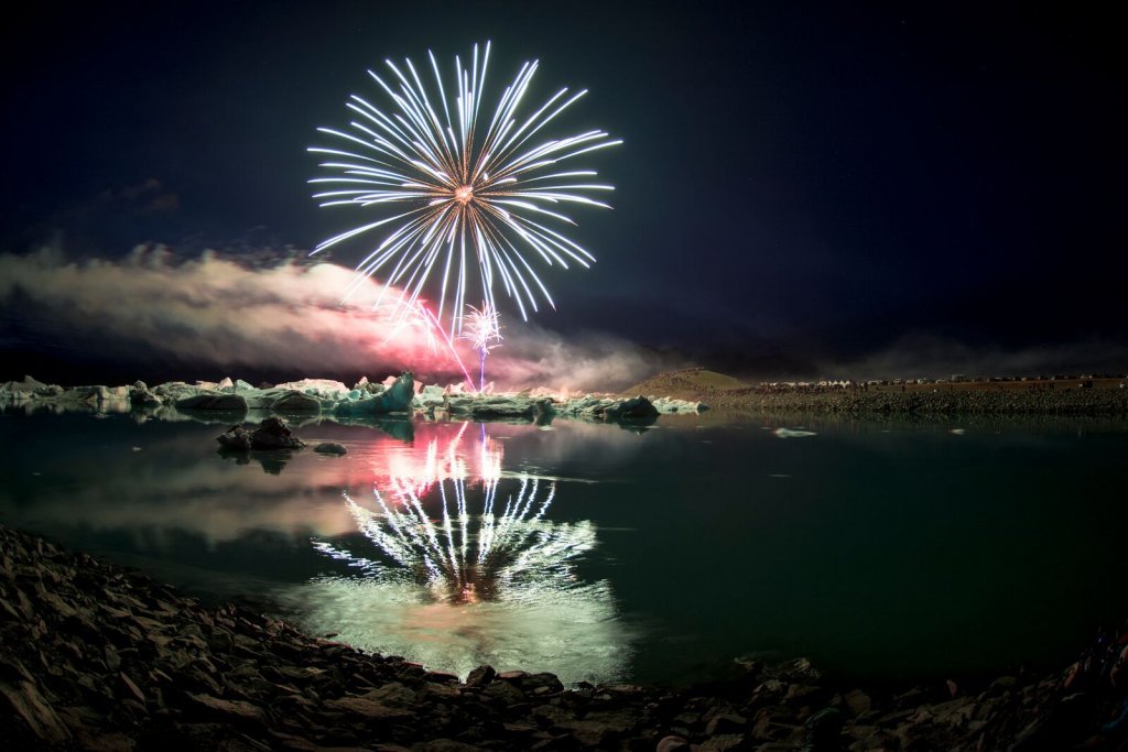 Flugeldasýning á Jökulsárlóni