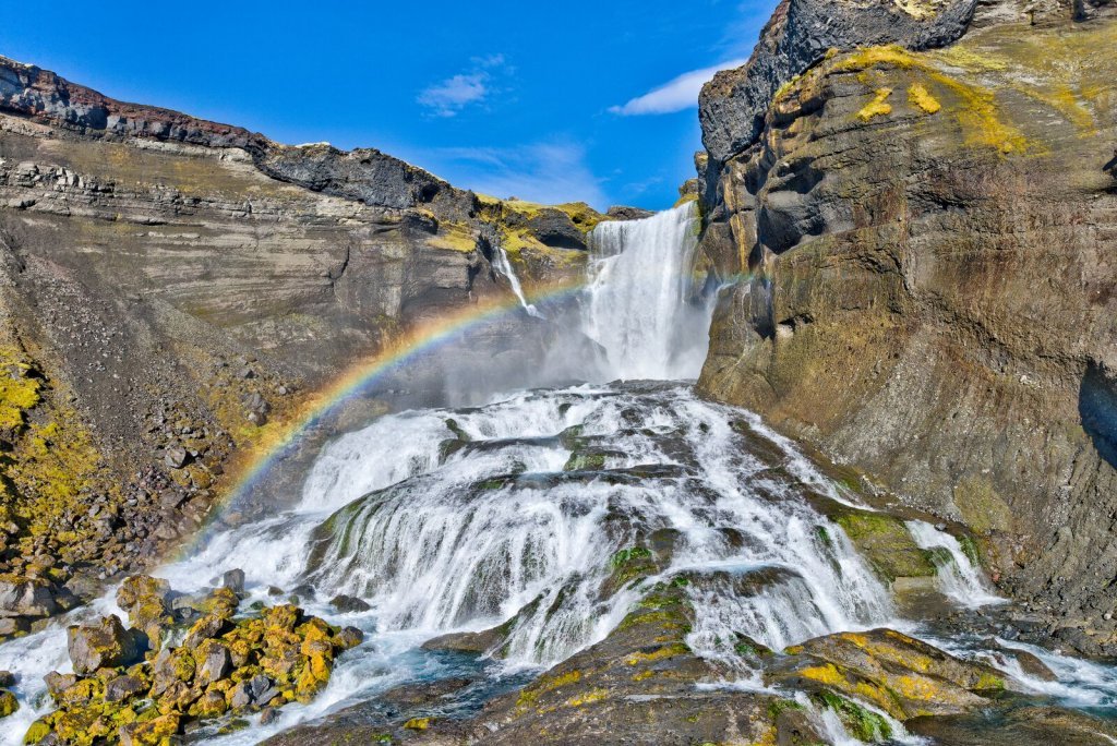 Ófærufoss með regnboga
