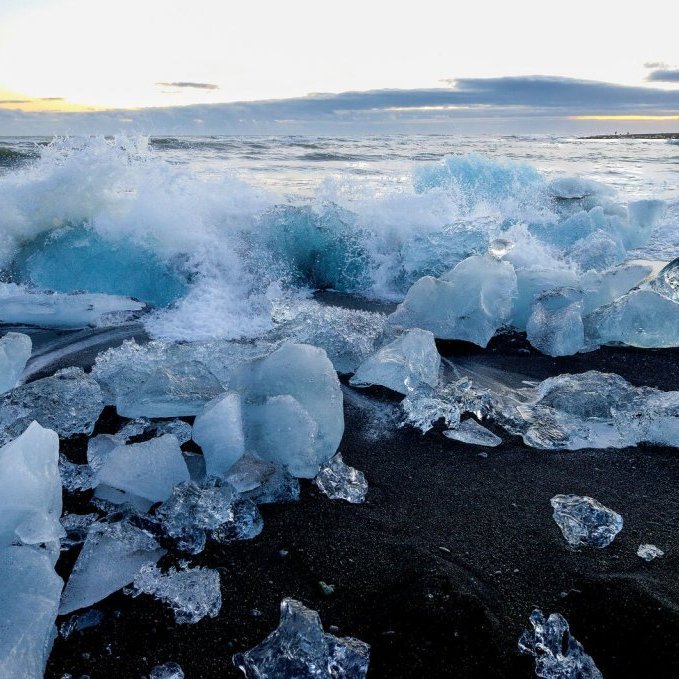 large-jokulsarlon-isjakar-i-fjoru-thorvardur-arnason