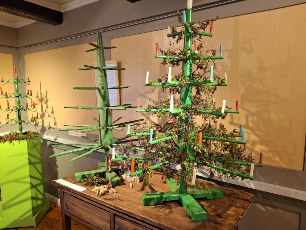 Jólatré á sýningu í Húsinu á Eyrarbakka.