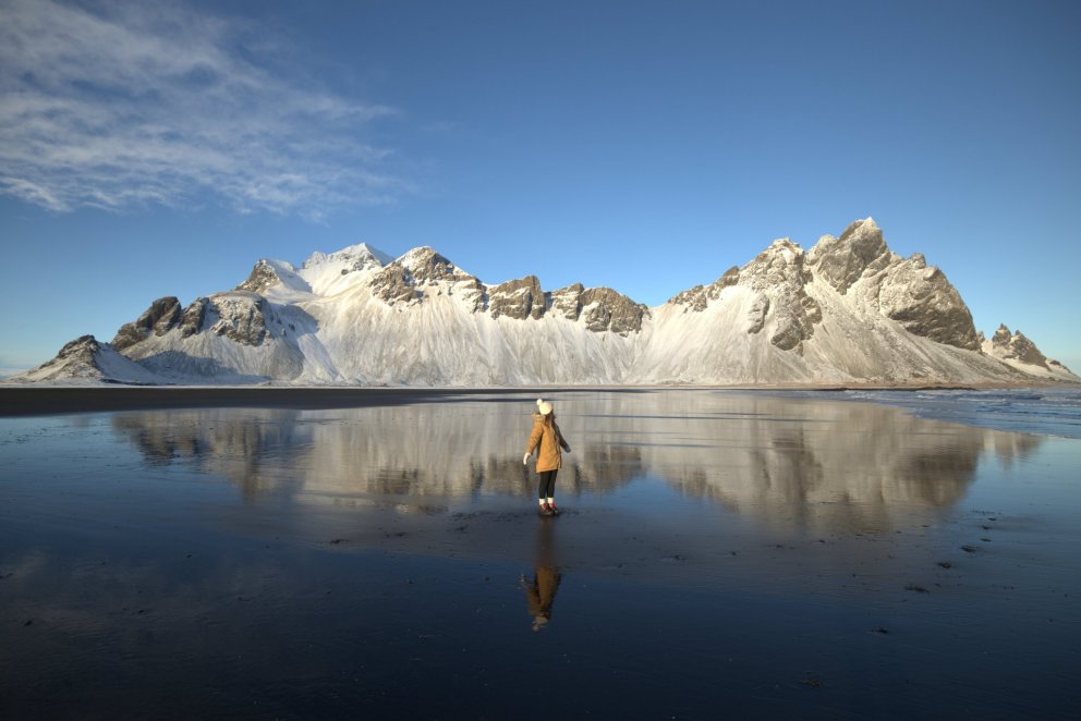 Vestrahorn er ólýsanlega fallegt á sólríkum vetrardegi. Mynd: Axelle Saint-Clair.