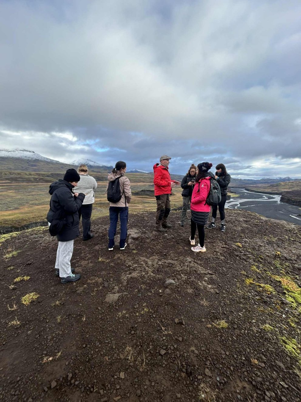 Blaðamennirnir að njóta í Húsadal