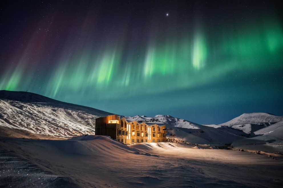 Northern lights over Kerlingafjöll Highland Base.