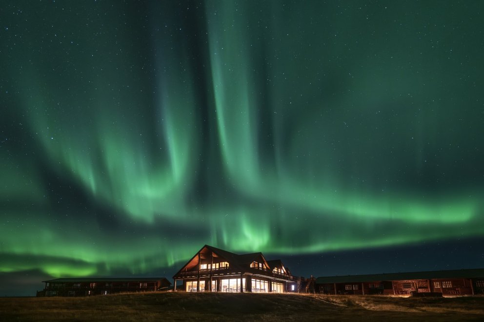 Nothern lights light up the sky over Hotel Rangá. Photo: Herman Desmet