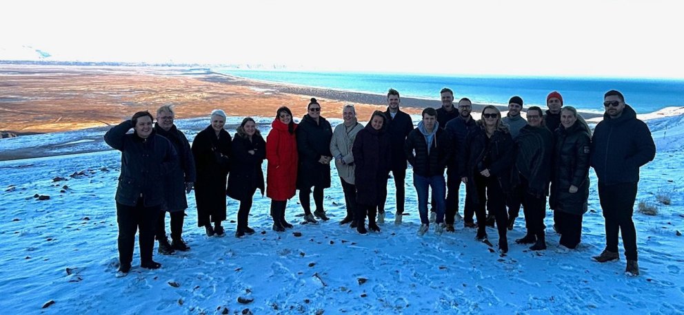 Starfsfólk markaðsstofa landshlutanna stillir sér upp í Borgarfirði Eystri.