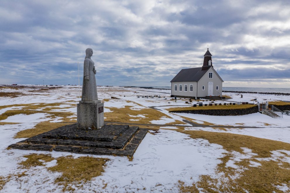 Strandarkirkja - Páll Jökull Pétursson. Almyrkvinn mun sjást frá Strandarkirkju ef vel viðrar.