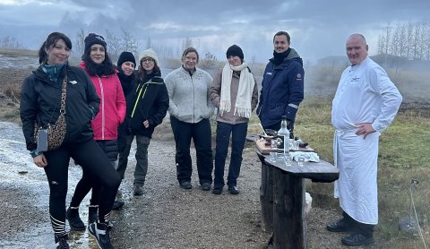 The group enjoying geothermal bread and other Icelandic delicacies at Hótel Geysir 